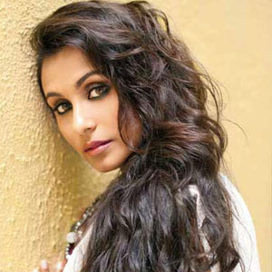 An engagement ring spotted on Rani Mukerji’s finger?